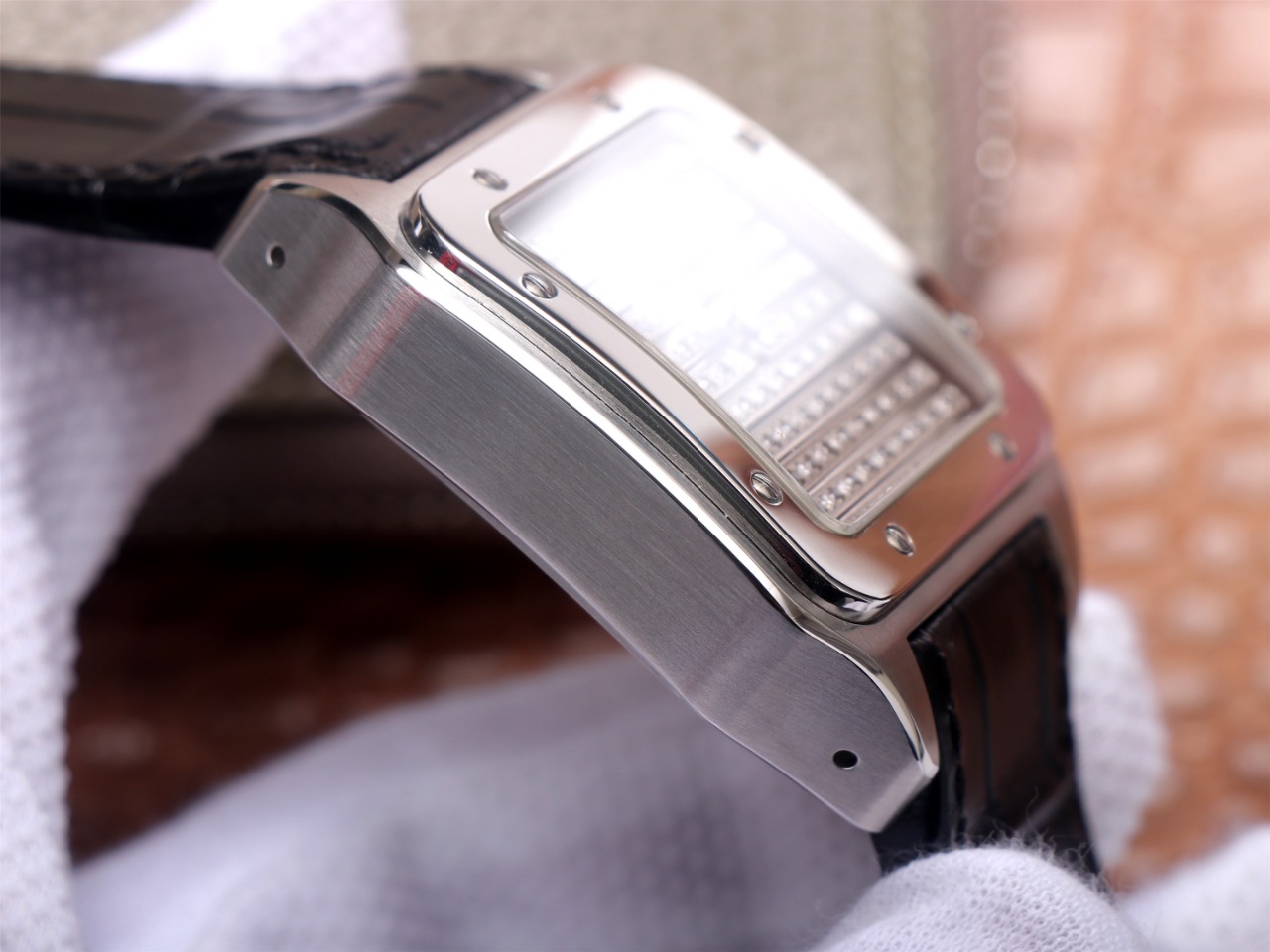 102Swiss-Cartier-Santos-Replica-WM505914-Leather-strap-45MM-2