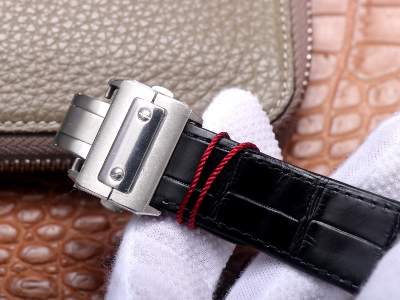 102Swiss-Cartier-Santos-Replica-WM505914-Leather-strap-45MM-4