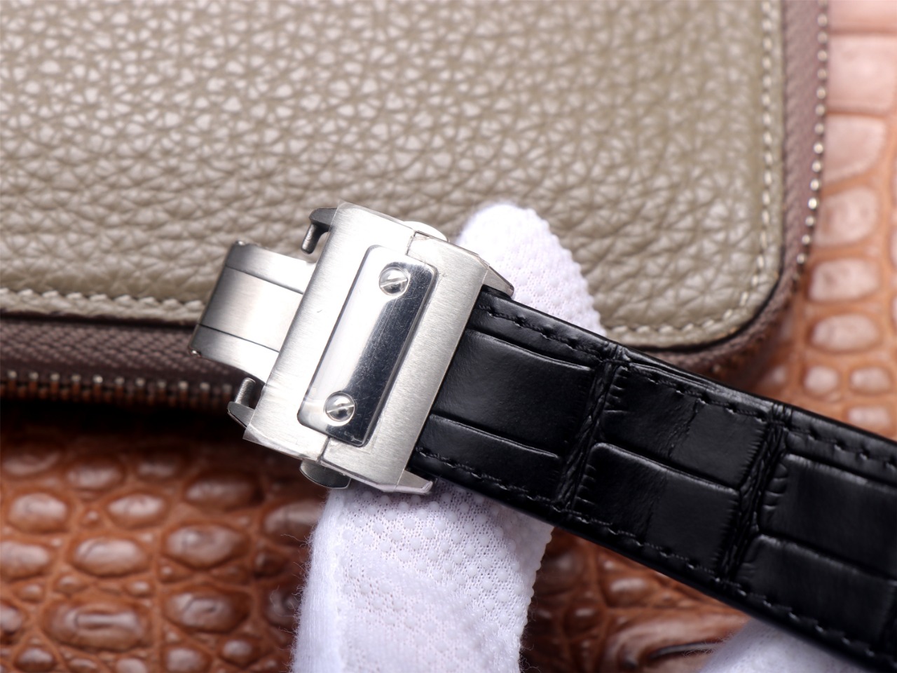 103Swiss-Cartier-Santos-Replica-WM505914-Leather-strap-45MM-6