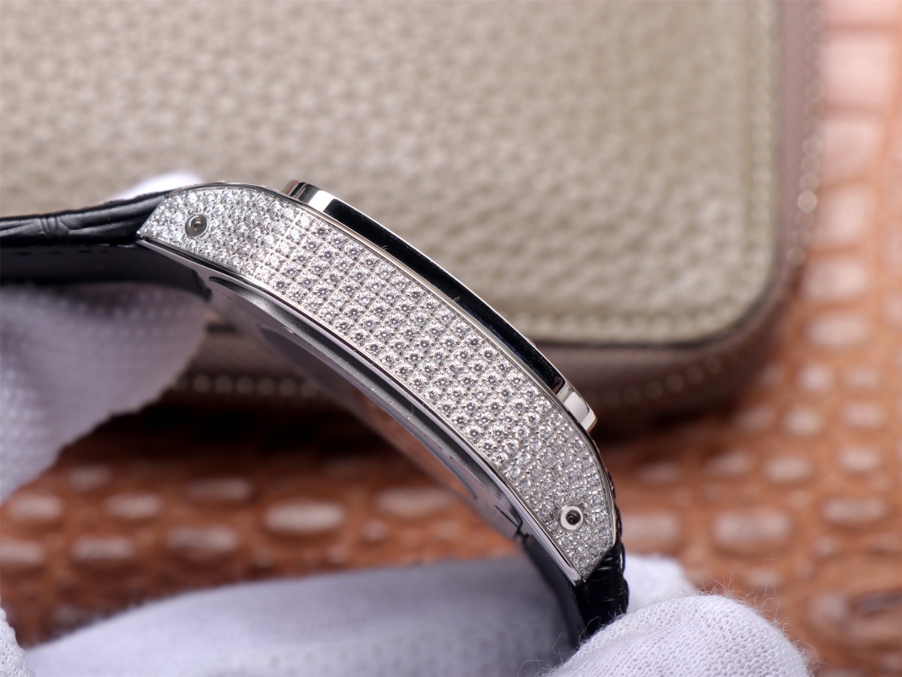 104Swiss-Cartier-Santos-Replica-WM505914-Leather-strap-45MM-2