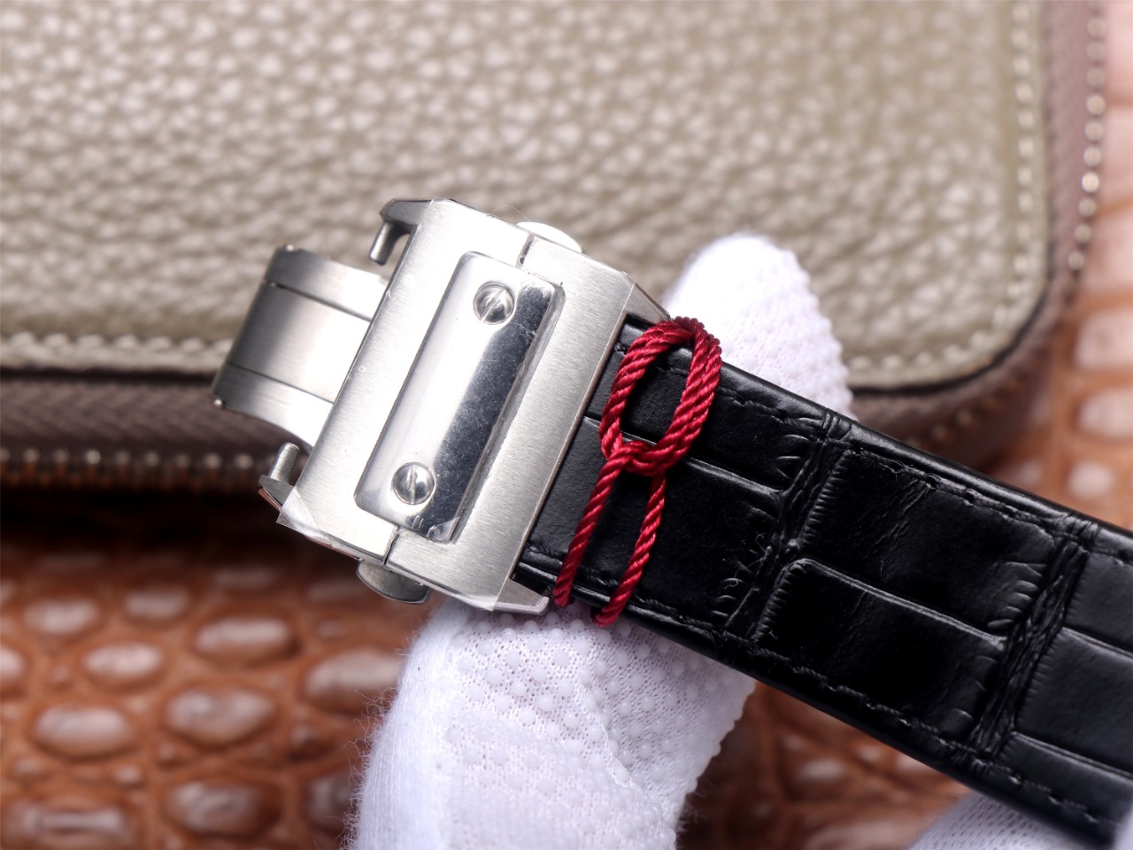 105Swiss-Cartier-Santos-Replica-WM505914-Leather-strap-45MM-4