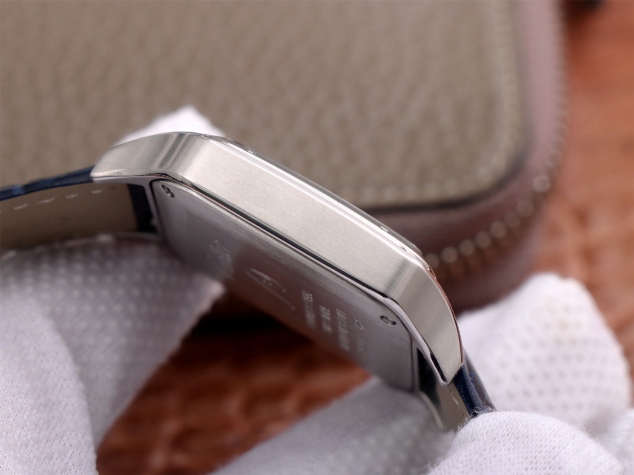 68Swiss-Cartie-Santos-Replica-Leather-strap-52MM-5
