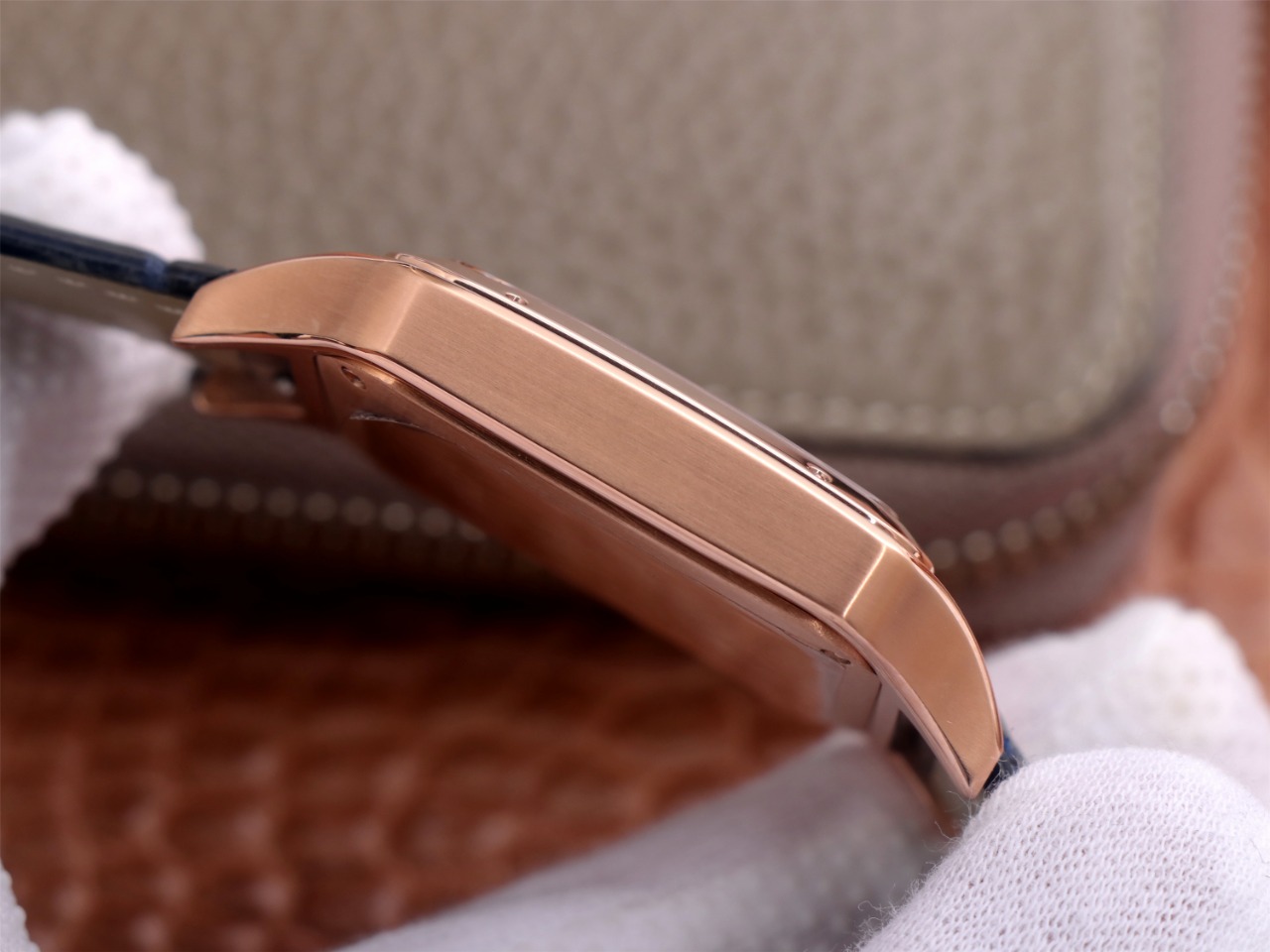 70Swiss-Cartie-Santos-Replica-Leather-strap-52MM-5