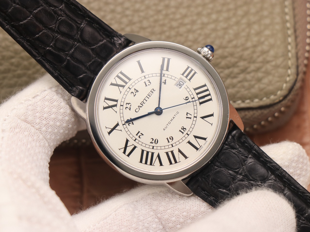 73Swiss-Cartie-Ronde-Replica-W6701010-Leather-strap-42MM-2