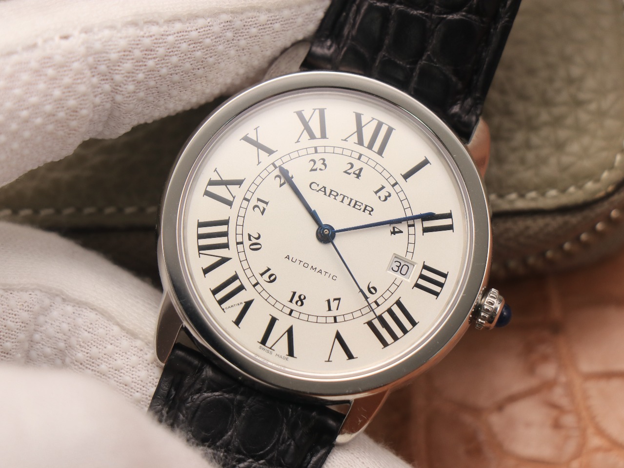 73Swiss-Cartie-Ronde-Replica-W6701010-Leather-strap-42MM-3