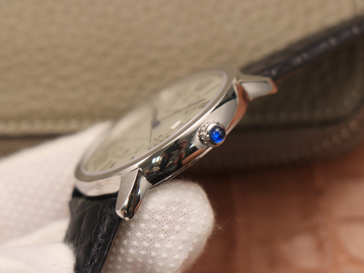 73Swiss-Cartie-Ronde-Replica-W6701010-Leather-strap-42MM-4