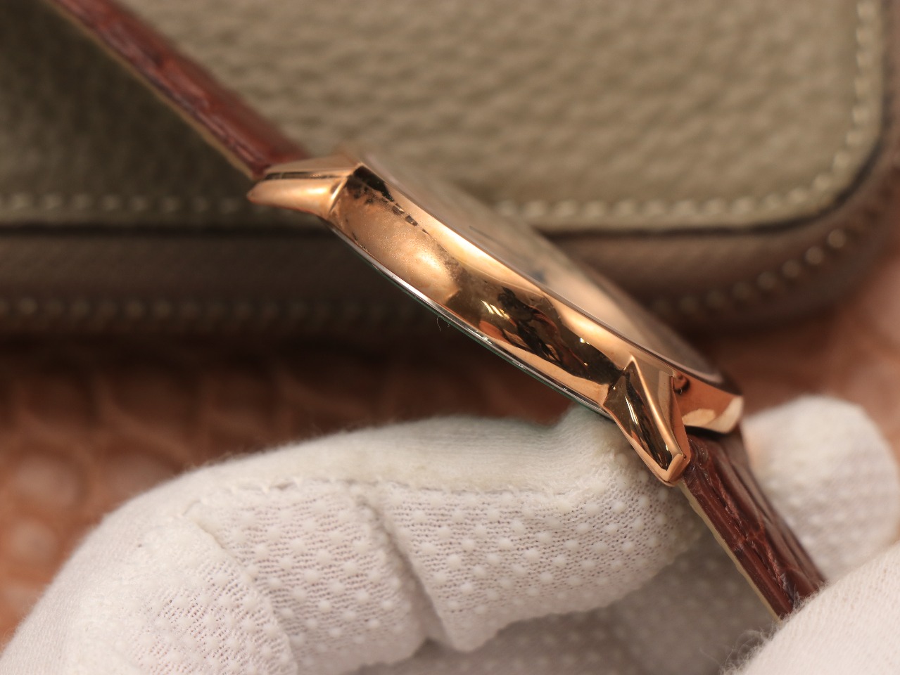 75Swiss-Cartie-Ronde-Replica-W6701010-Leather-strap-42MM-5